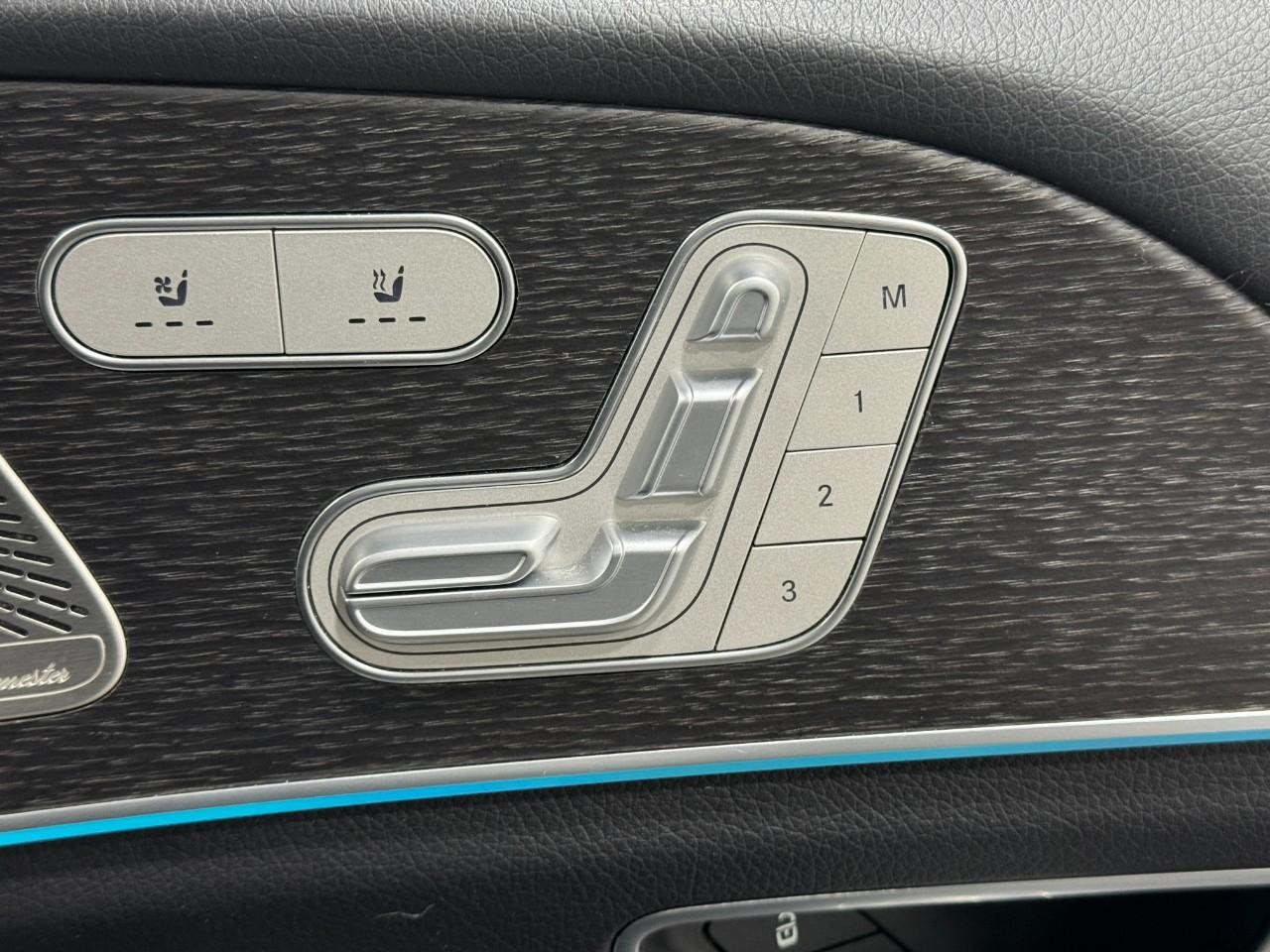 Mercedes-Benz GLS Vehicle Full-screen Gallery Image 23