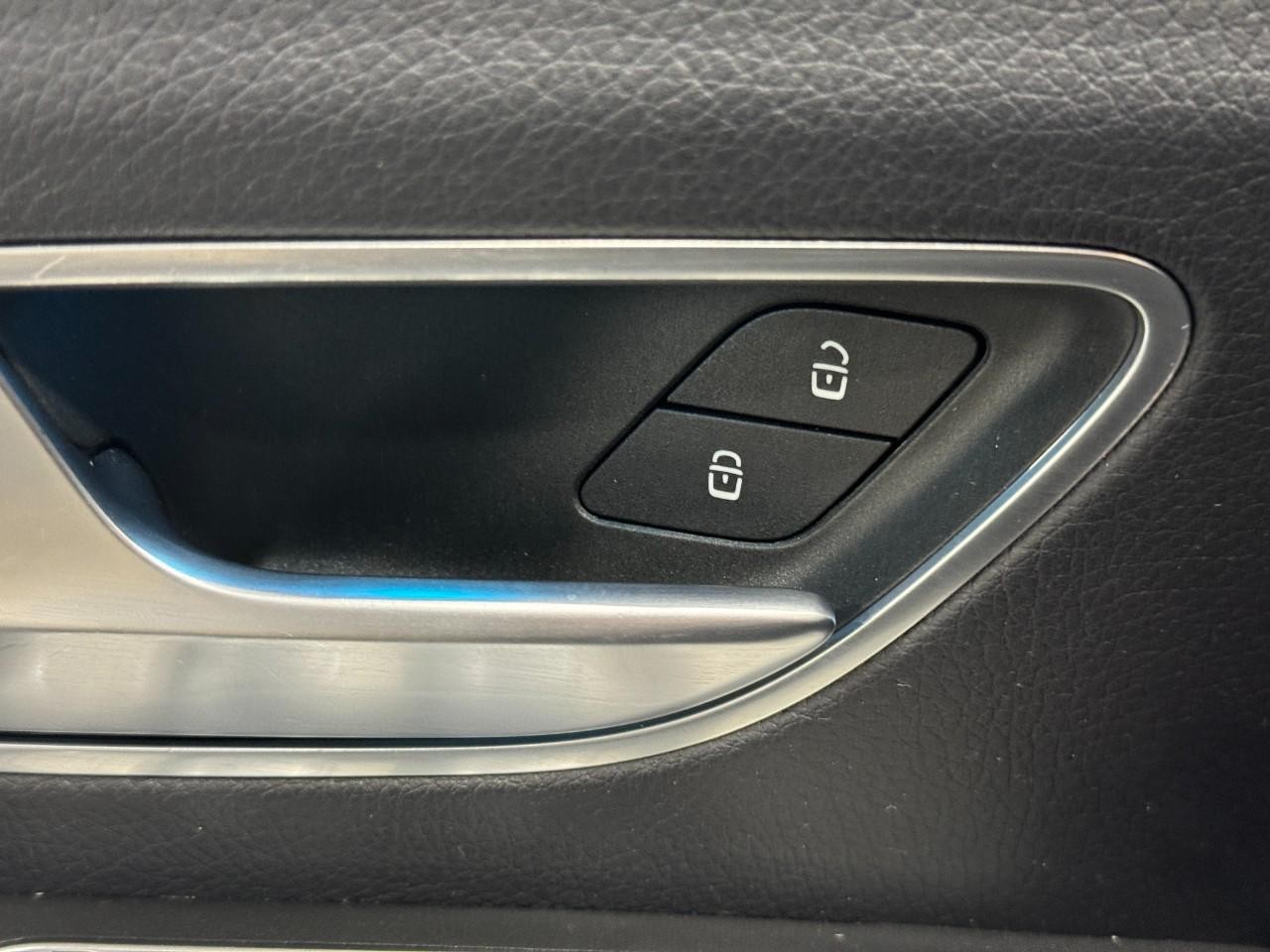 Mercedes-Benz GLS Vehicle Full-screen Gallery Image 28