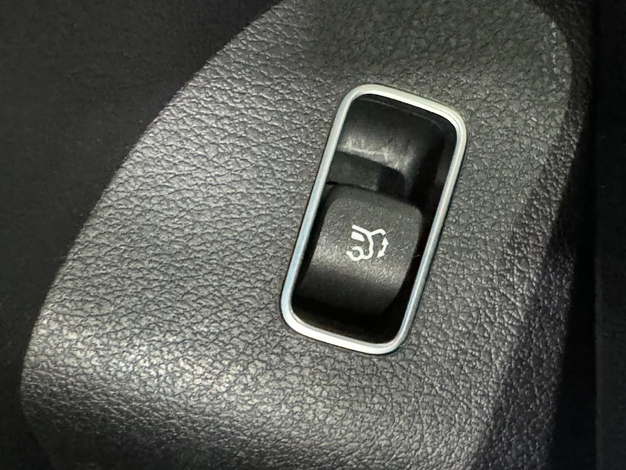 Mercedes-Benz GLS Vehicle Full-screen Gallery Image 30