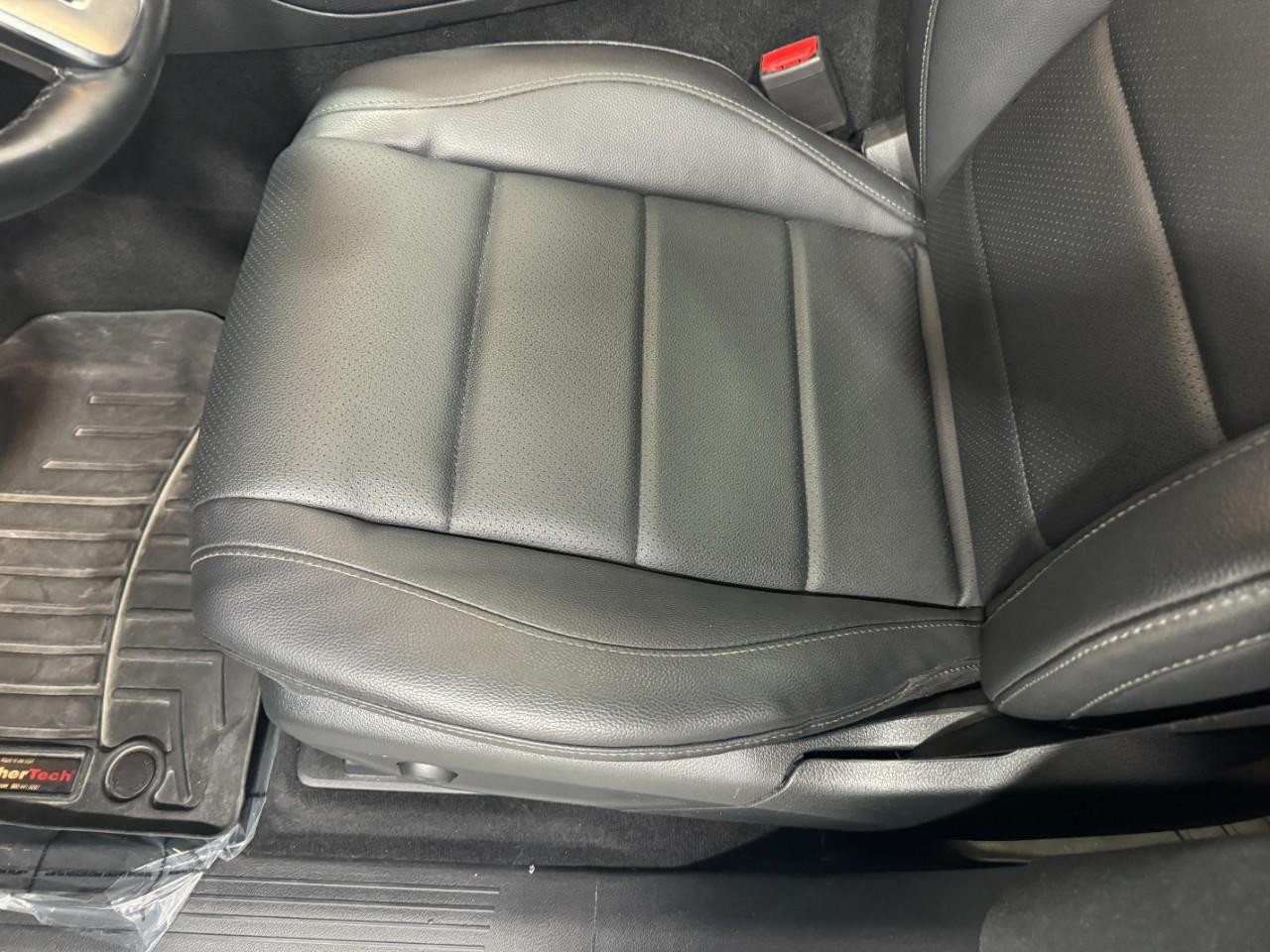 Mercedes-Benz GLS Vehicle Full-screen Gallery Image 32