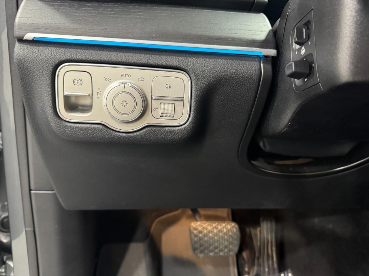 Mercedes-Benz GLS Vehicle Full-screen Gallery Image 34