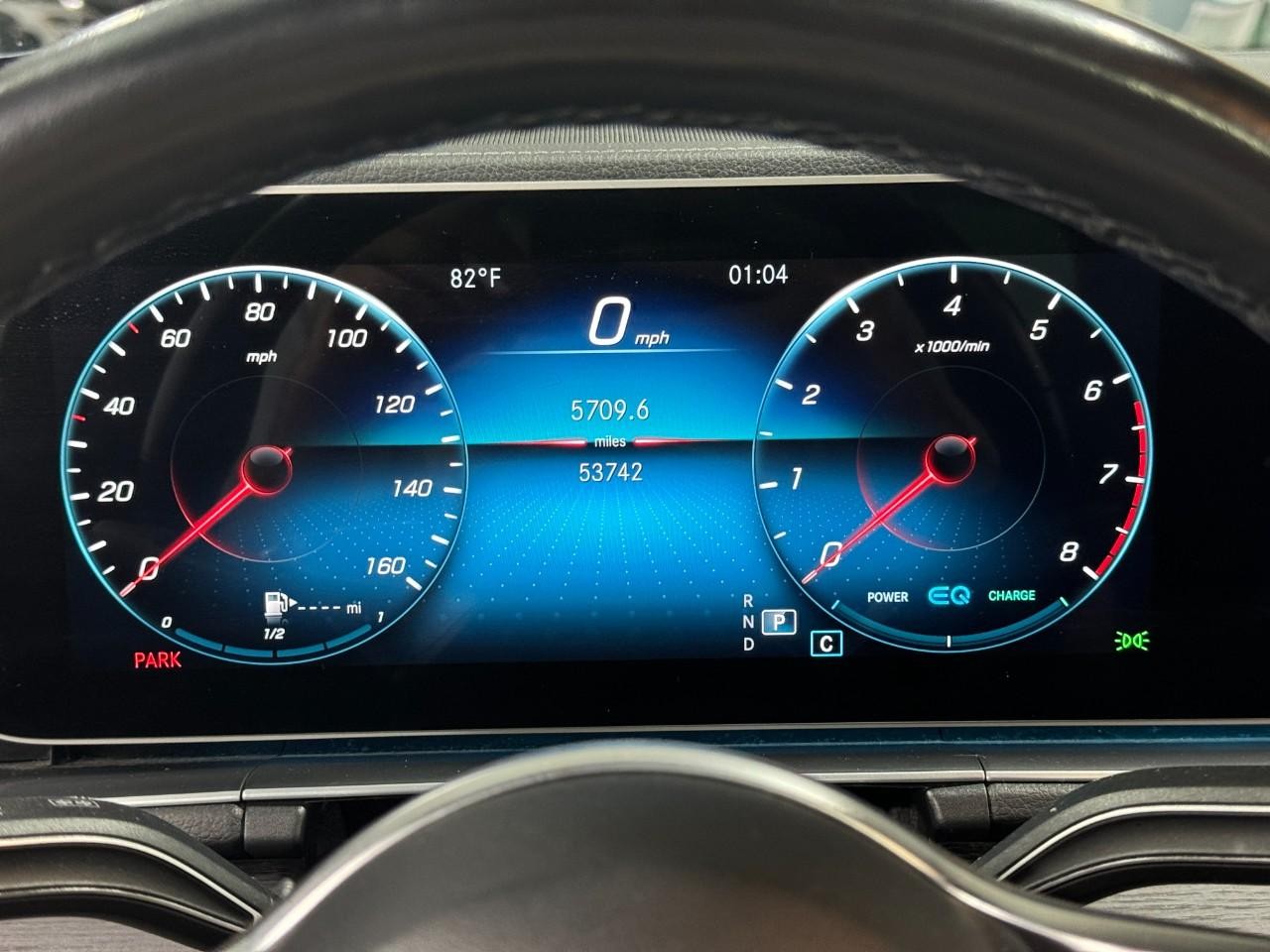 Mercedes-Benz GLS Vehicle Full-screen Gallery Image 37