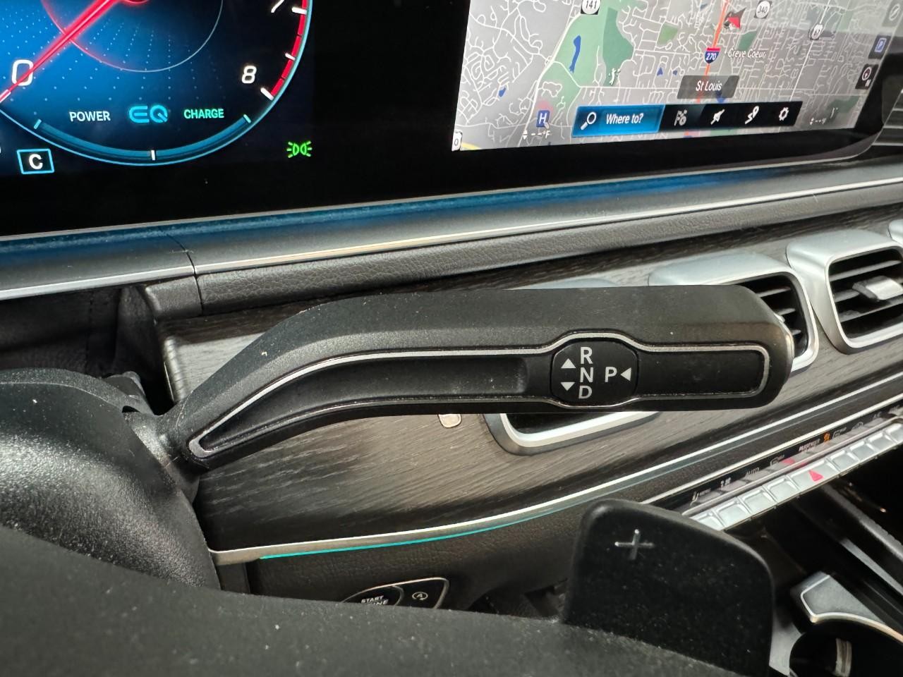 Mercedes-Benz GLS Vehicle Full-screen Gallery Image 38