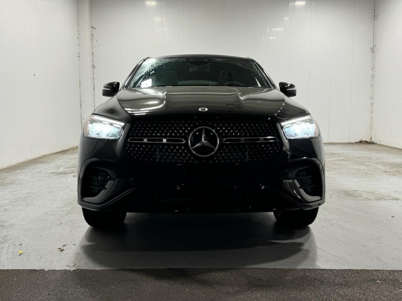 Mercedes-Benz GLE Vehicle Full-screen Gallery Image 7