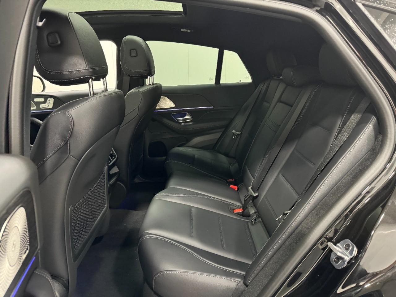 Mercedes-Benz GLE Vehicle Full-screen Gallery Image 8