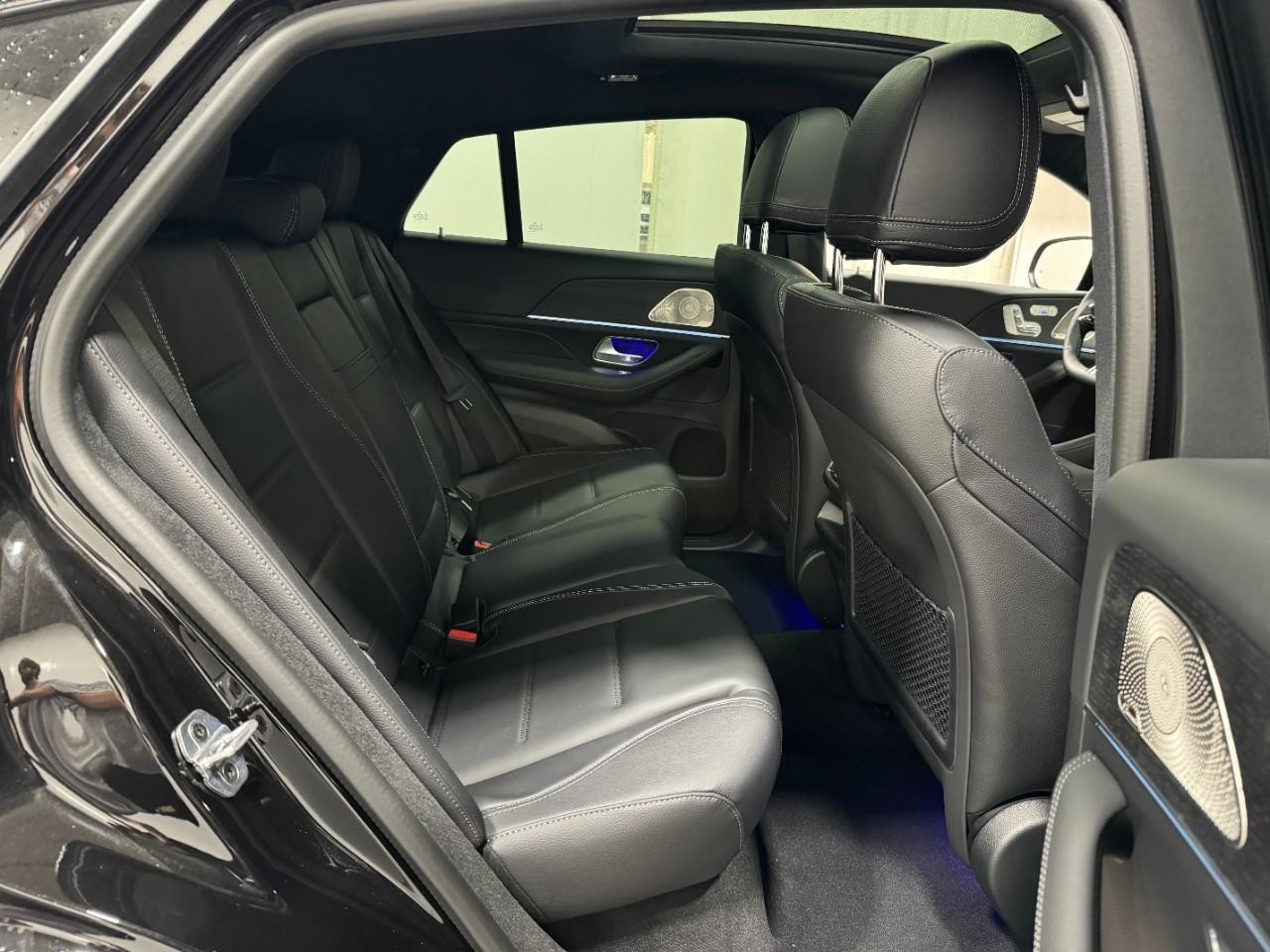 Mercedes-Benz GLE Vehicle Full-screen Gallery Image 10