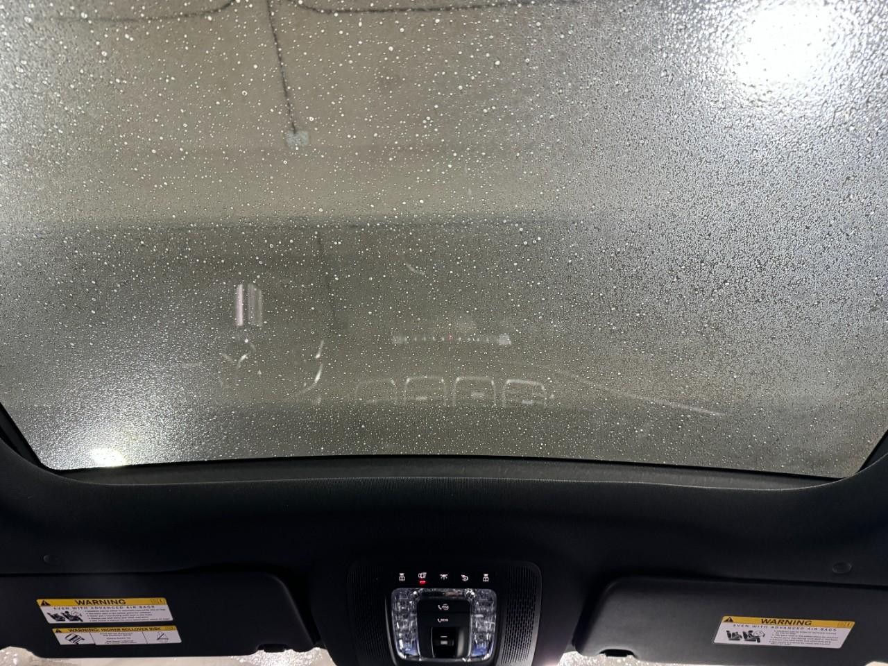 Mercedes-Benz GLE Vehicle Full-screen Gallery Image 11