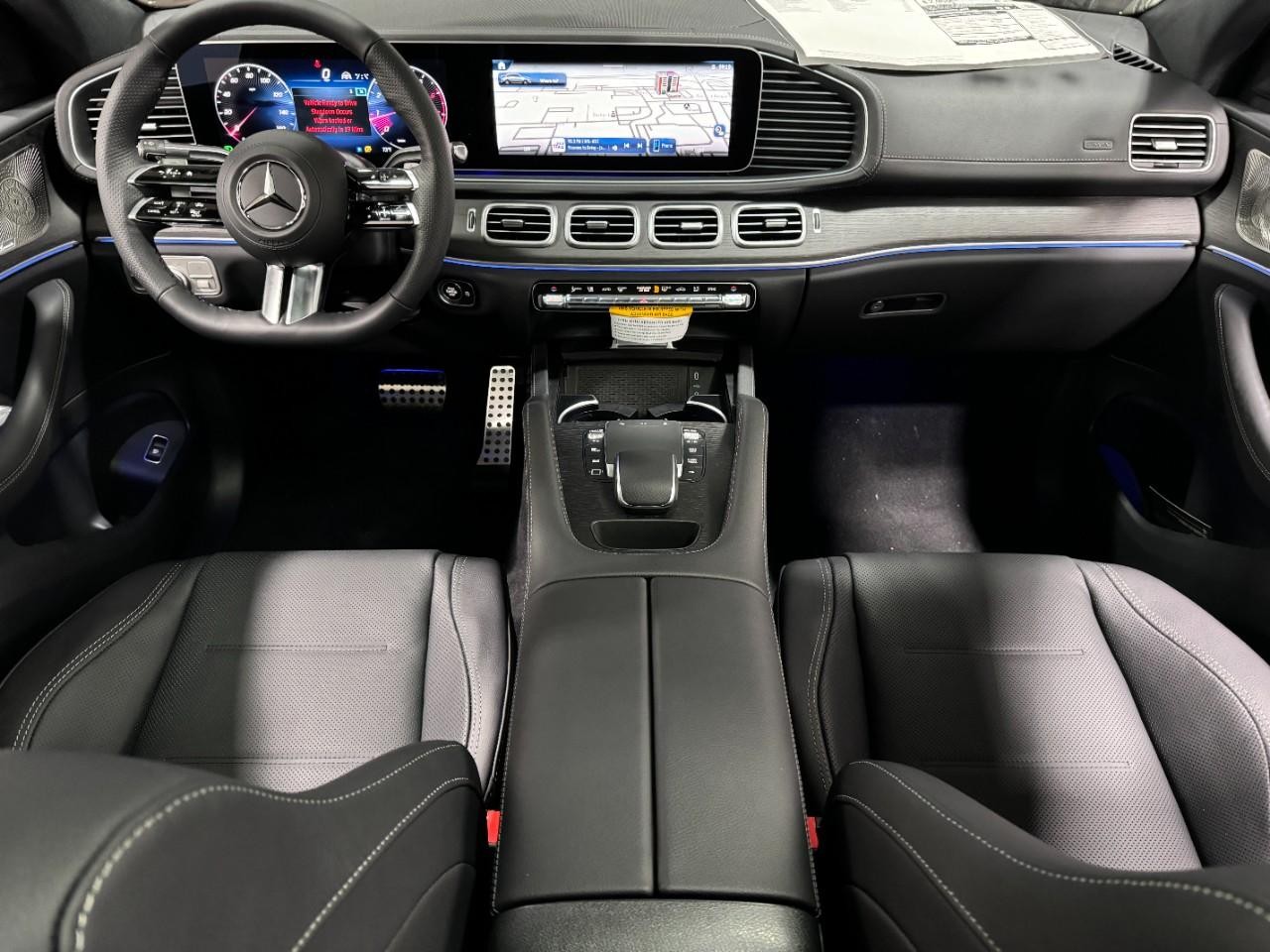 Mercedes-Benz GLE Vehicle Full-screen Gallery Image 12