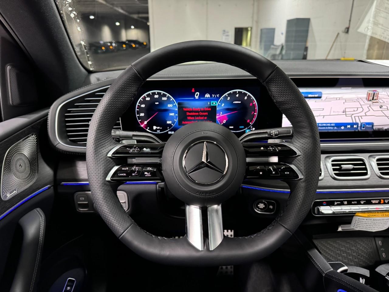 Mercedes-Benz GLE Vehicle Full-screen Gallery Image 13