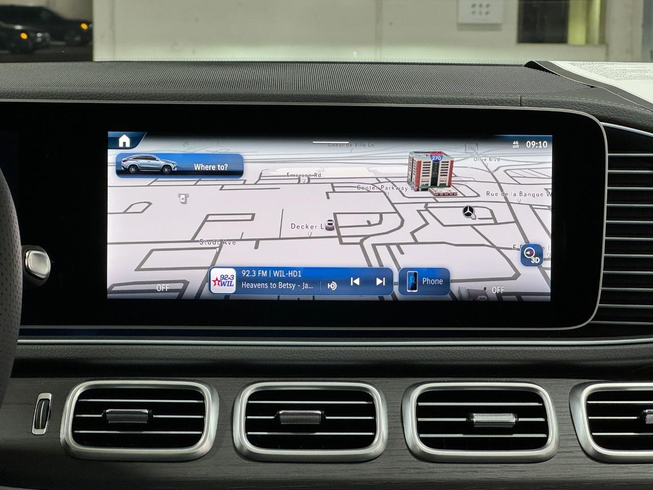 Mercedes-Benz GLE Vehicle Full-screen Gallery Image 14