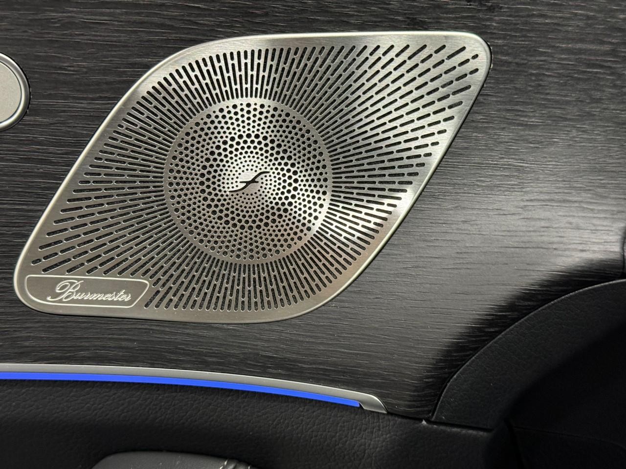 Mercedes-Benz GLE Vehicle Full-screen Gallery Image 24