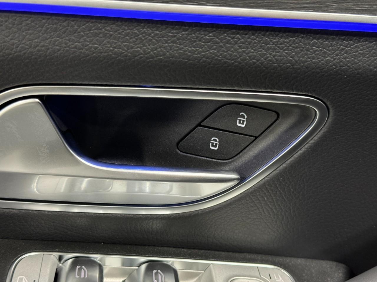 Mercedes-Benz GLE Vehicle Full-screen Gallery Image 26