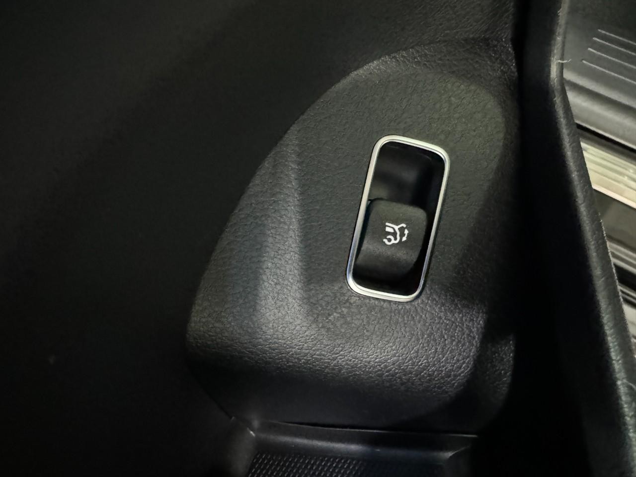 Mercedes-Benz GLE Vehicle Full-screen Gallery Image 28