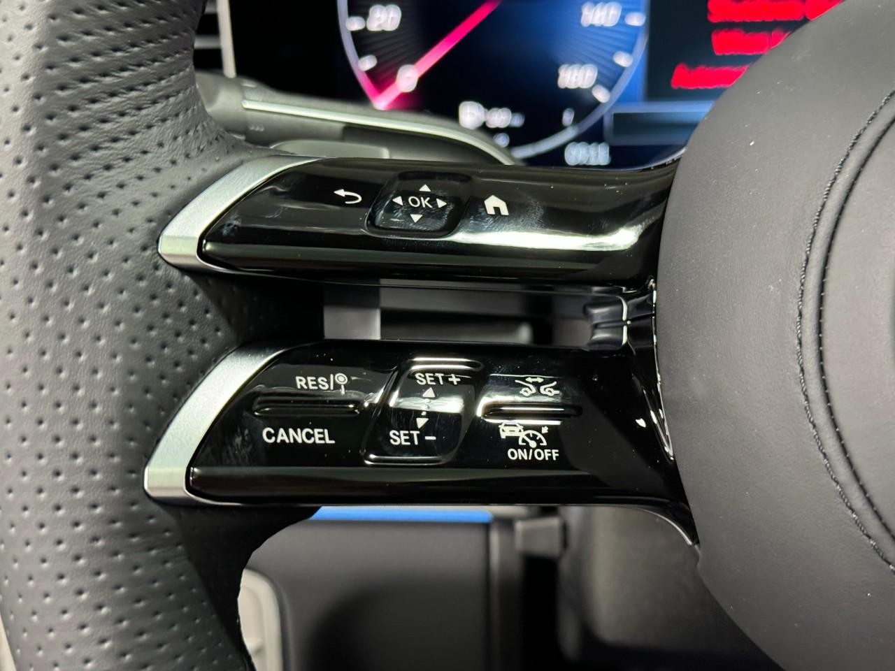 Mercedes-Benz GLE Vehicle Full-screen Gallery Image 33