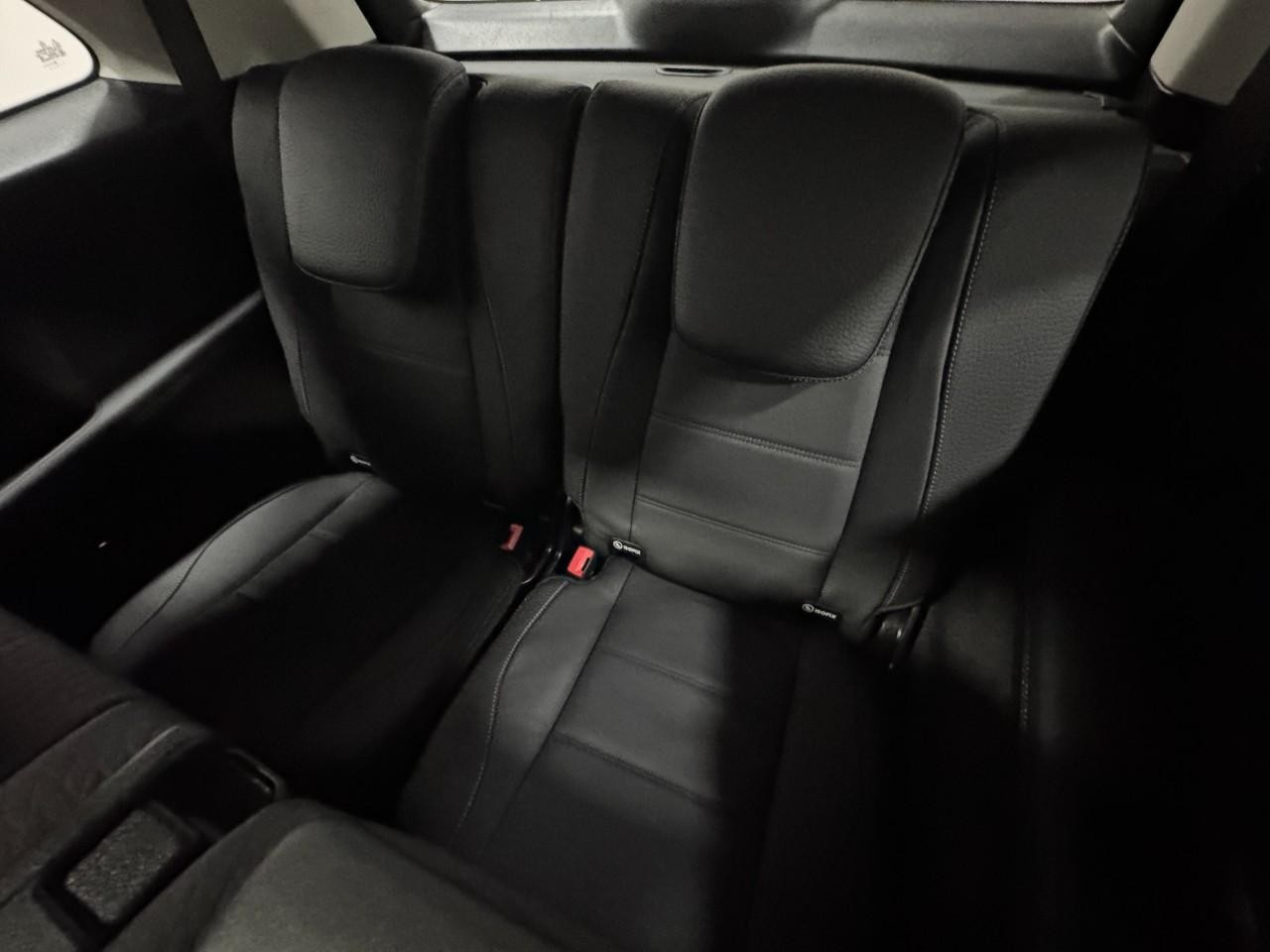 Mercedes-Benz GLS Vehicle Full-screen Gallery Image 8