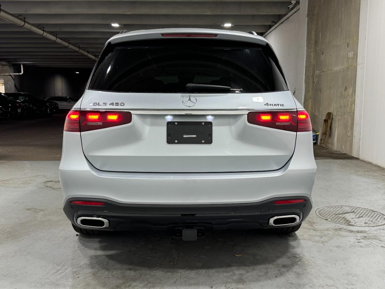 Mercedes-Benz GLS Vehicle Full-screen Gallery Image 10