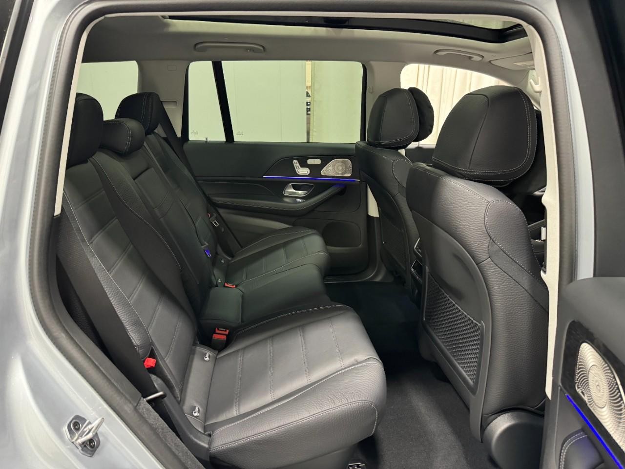 Mercedes-Benz GLS Vehicle Full-screen Gallery Image 12