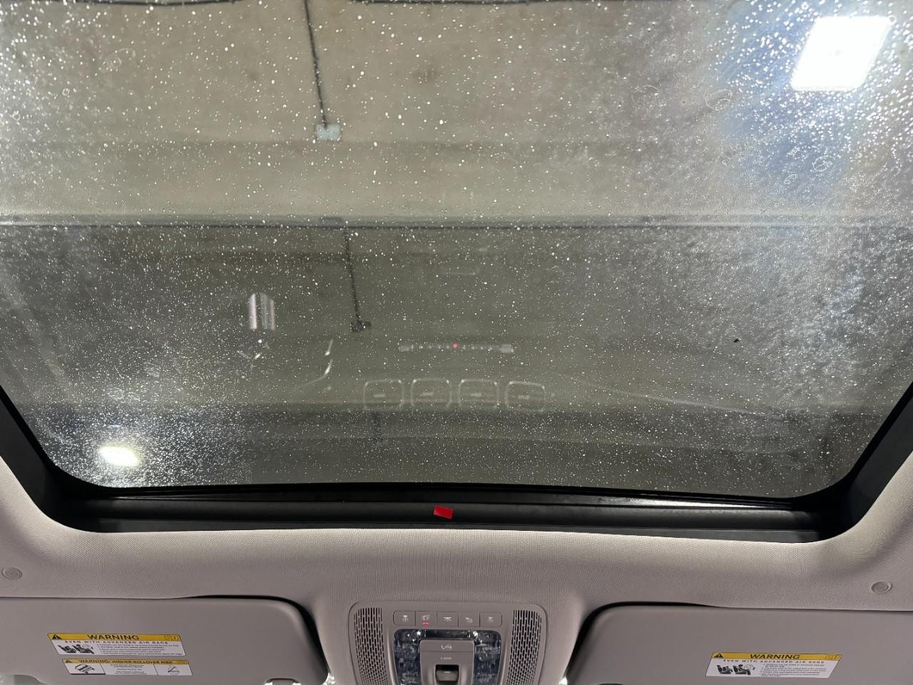 Mercedes-Benz GLS Vehicle Full-screen Gallery Image 14