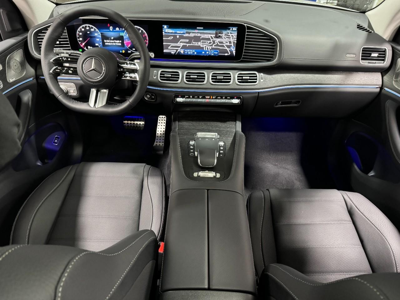 Mercedes-Benz GLS Vehicle Full-screen Gallery Image 15