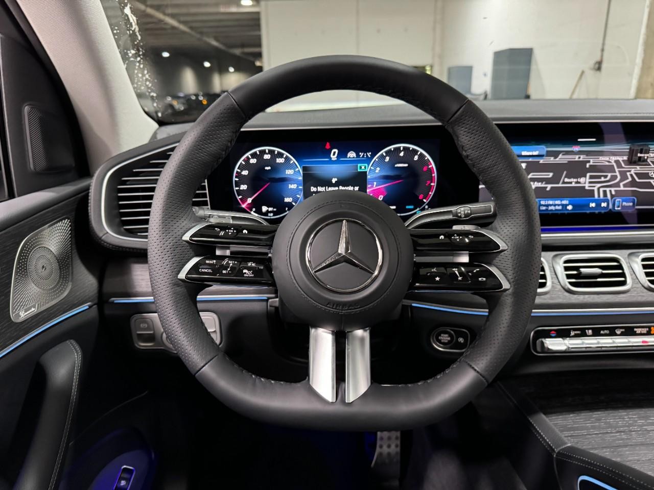 Mercedes-Benz GLS Vehicle Full-screen Gallery Image 16