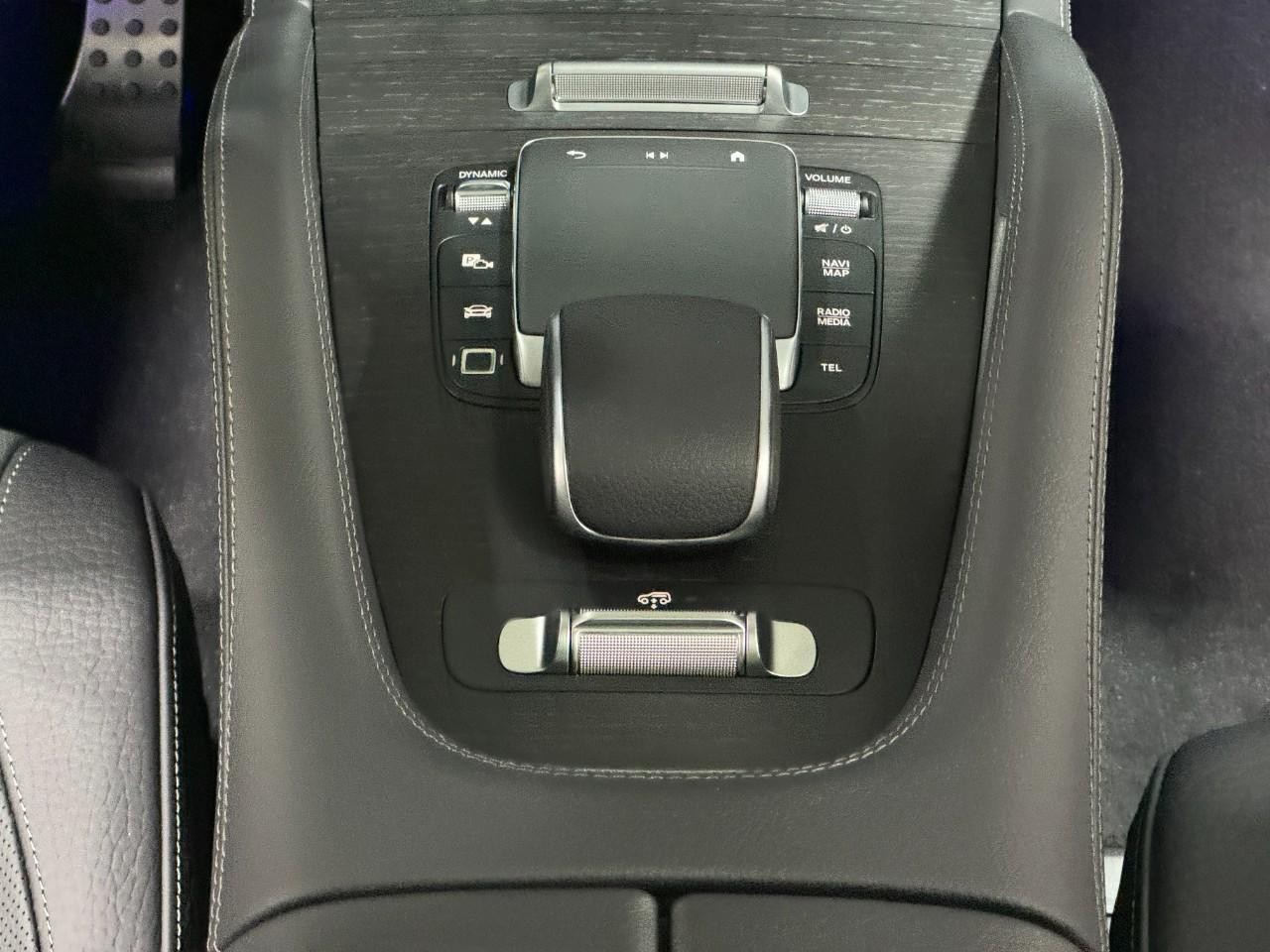 Mercedes-Benz GLS Vehicle Full-screen Gallery Image 19