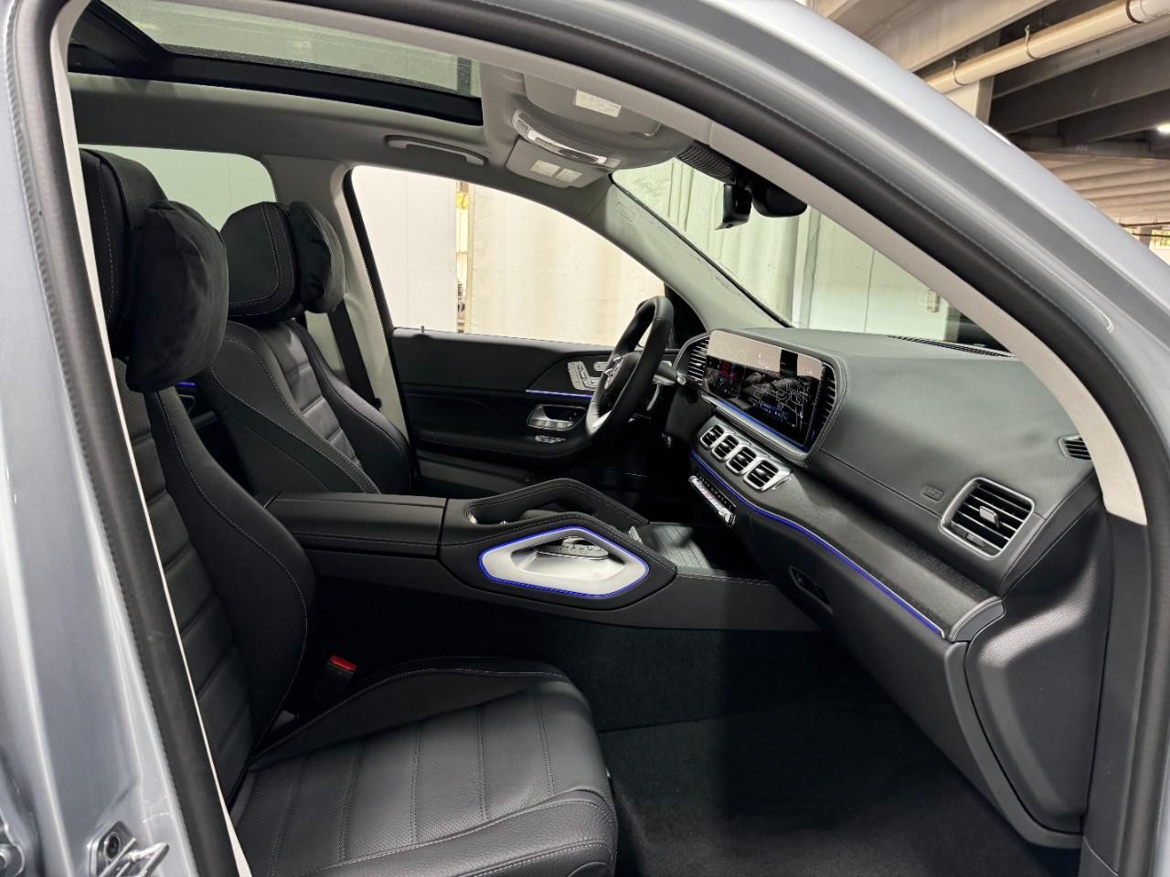 Mercedes-Benz GLS Vehicle Full-screen Gallery Image 21