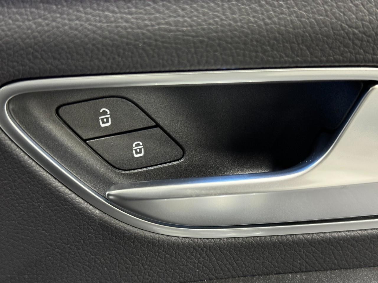 Mercedes-Benz GLS Vehicle Full-screen Gallery Image 24