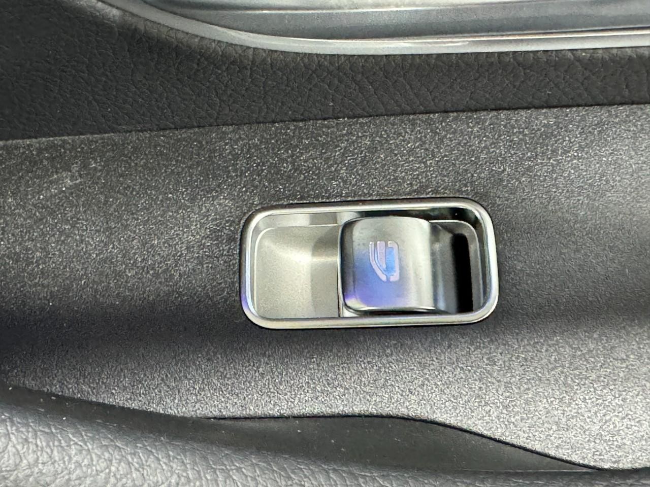 Mercedes-Benz GLS Vehicle Full-screen Gallery Image 25