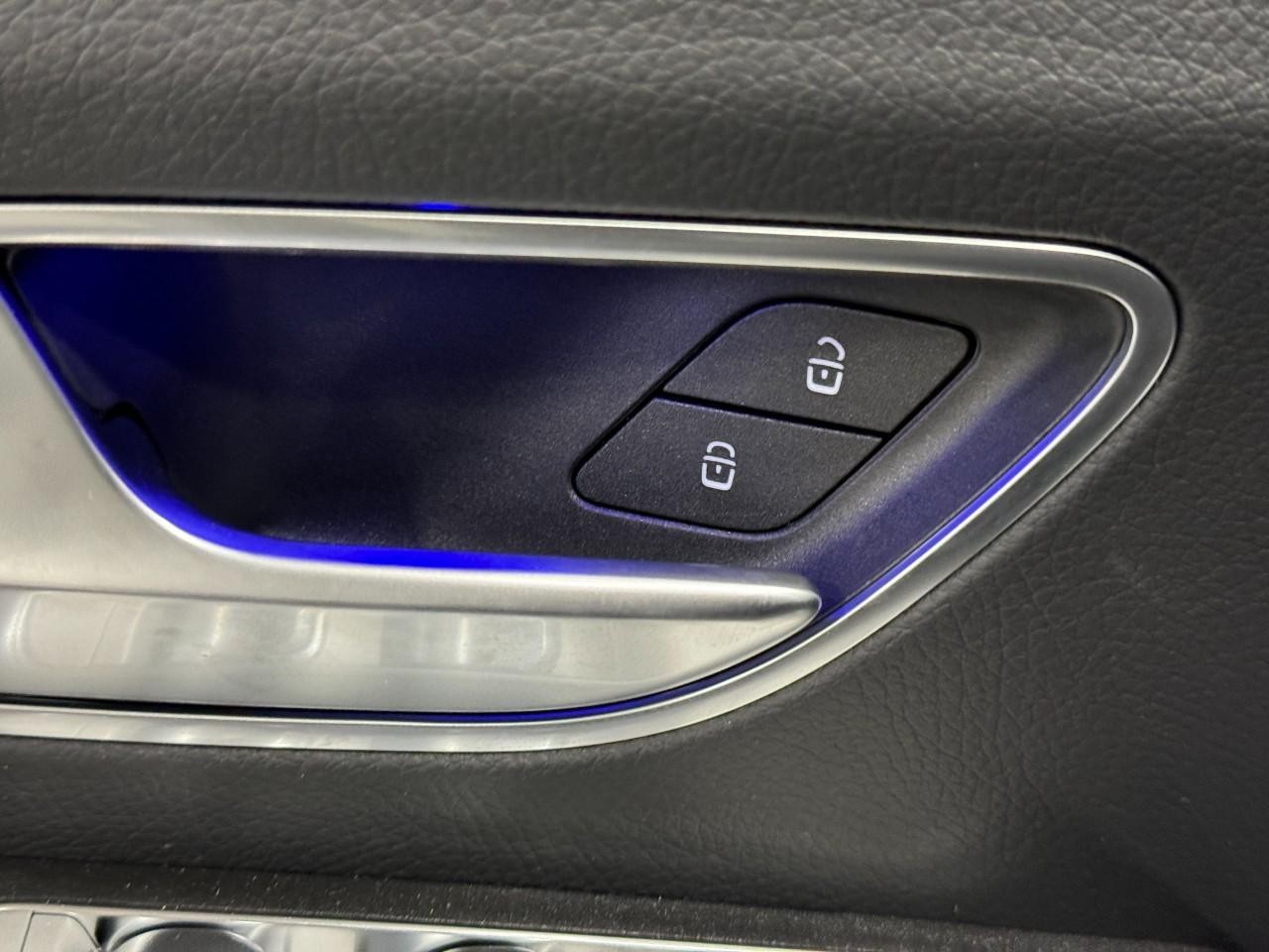 Mercedes-Benz GLS Vehicle Full-screen Gallery Image 28