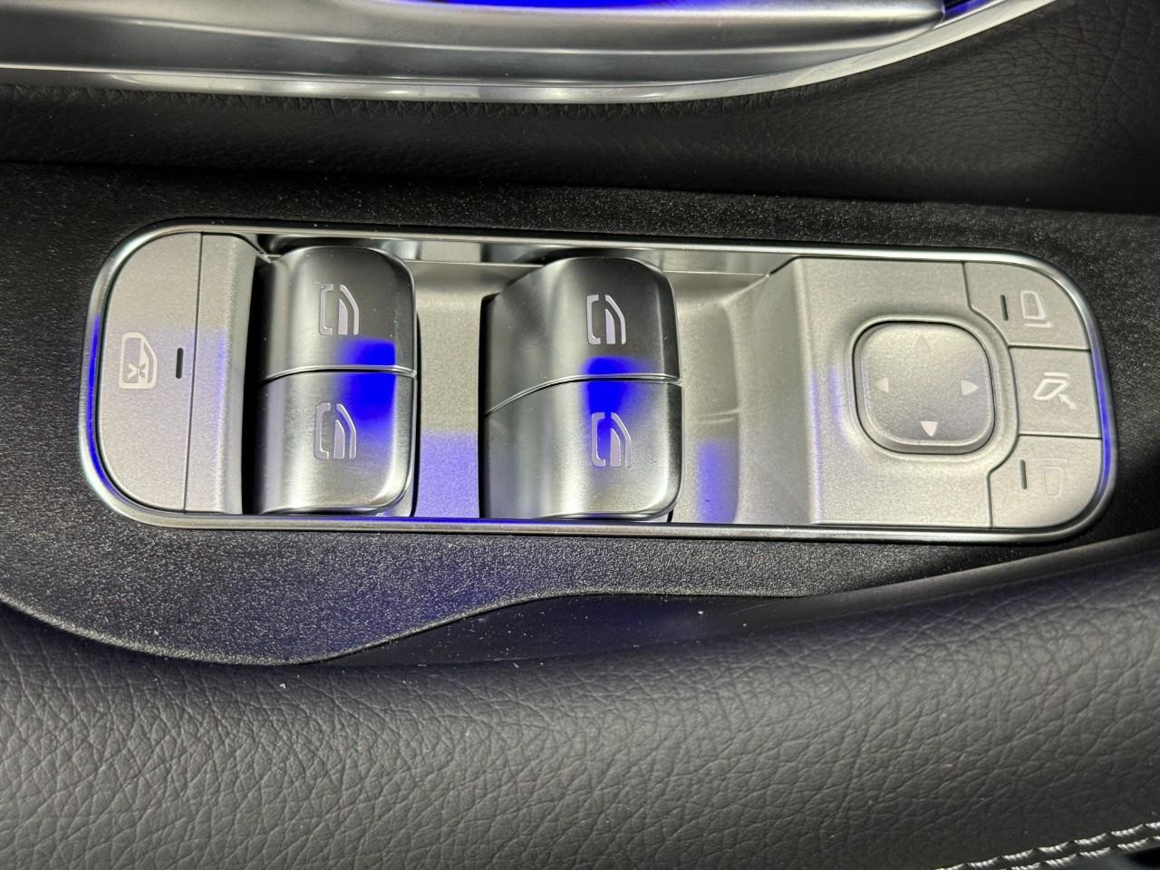 Mercedes-Benz GLS Vehicle Full-screen Gallery Image 29