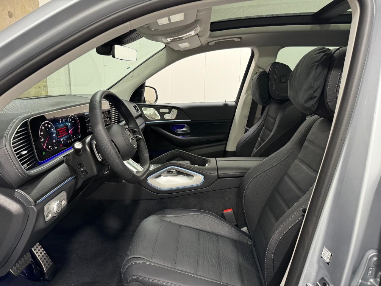 Mercedes-Benz GLS Vehicle Full-screen Gallery Image 31