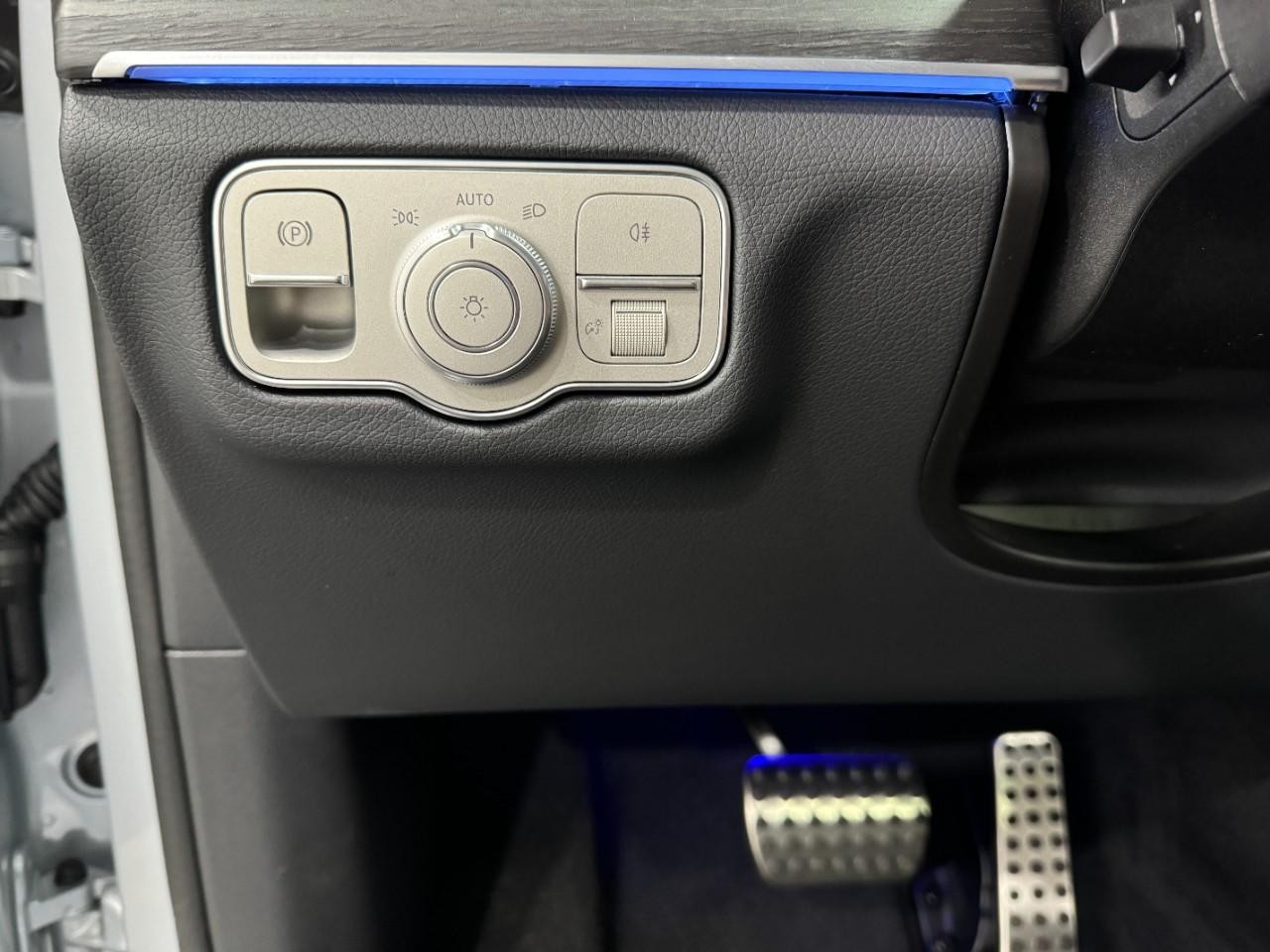 Mercedes-Benz GLS Vehicle Full-screen Gallery Image 33