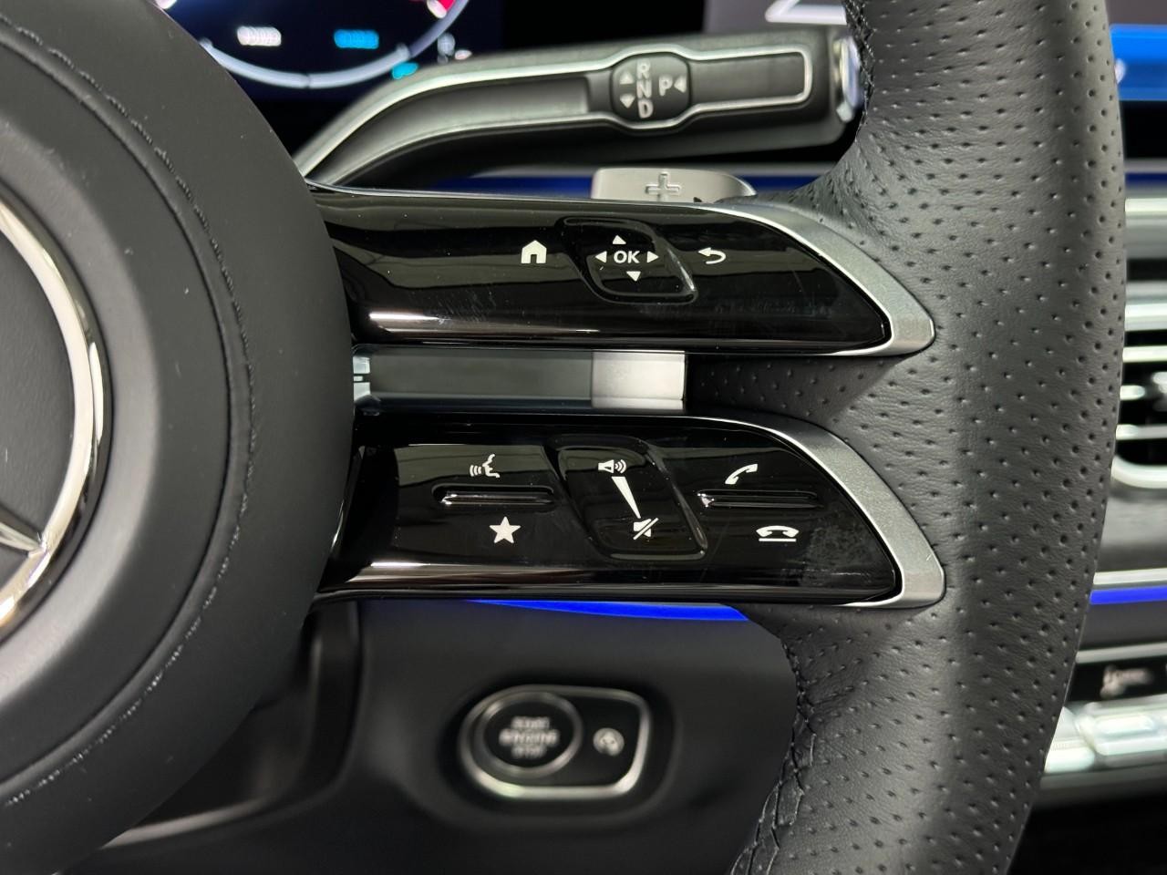 Mercedes-Benz GLS Vehicle Full-screen Gallery Image 35