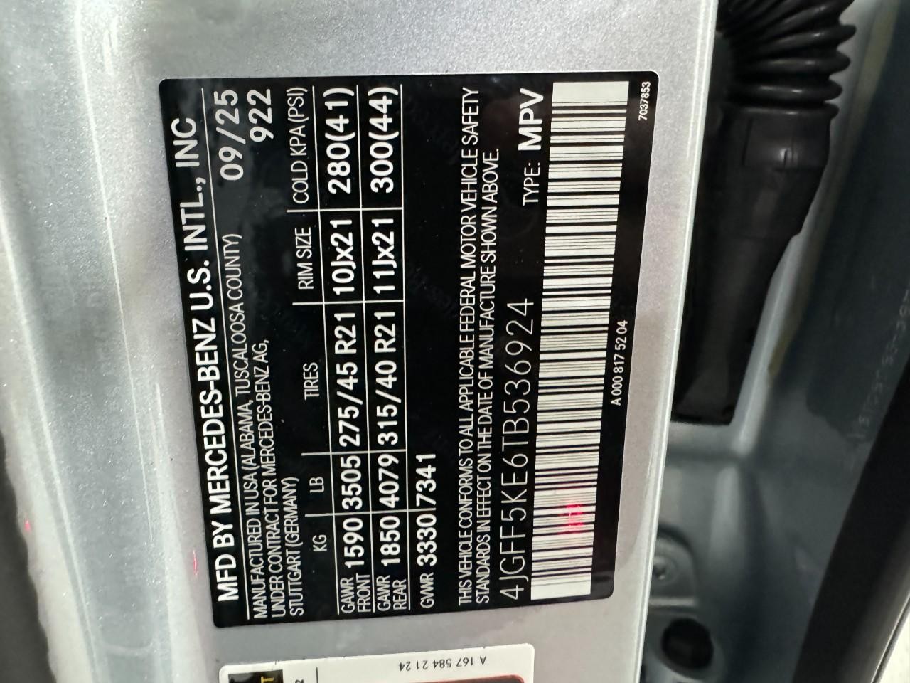 Mercedes-Benz GLS Vehicle Full-screen Gallery Image 39