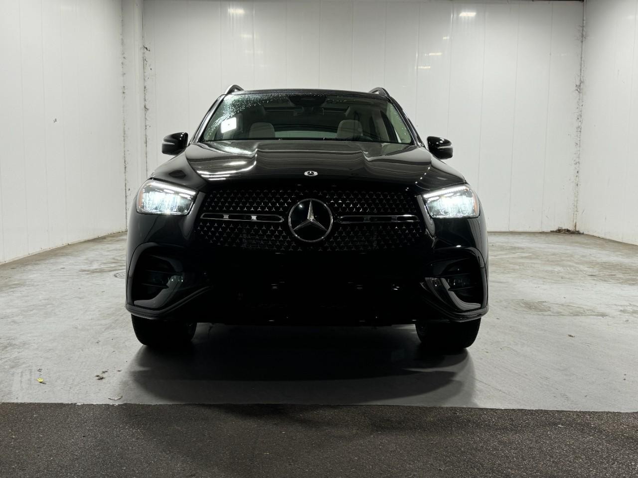 Mercedes-Benz GLE Vehicle Full-screen Gallery Image 7