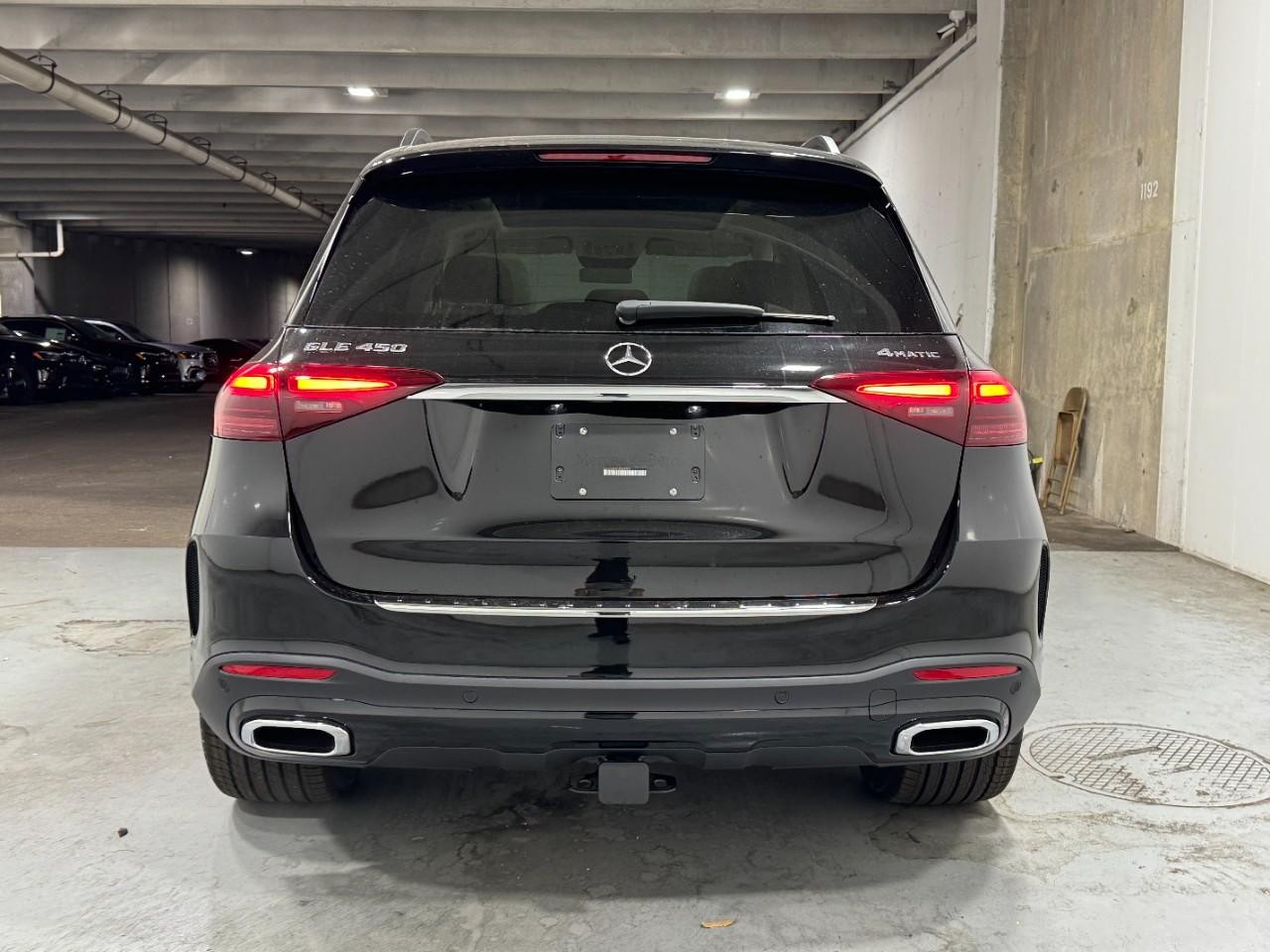 Mercedes-Benz GLE Vehicle Full-screen Gallery Image 9