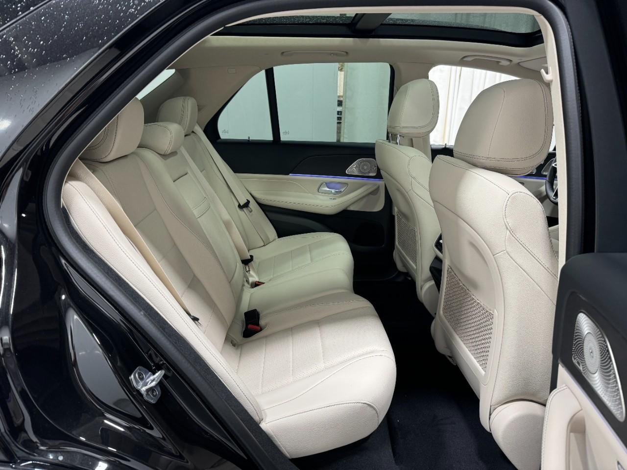 Mercedes-Benz GLE Vehicle Full-screen Gallery Image 10