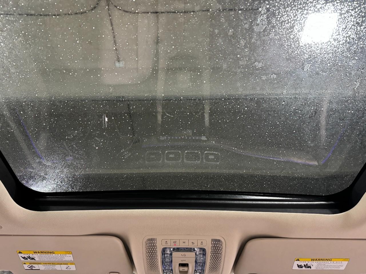 Mercedes-Benz GLE Vehicle Full-screen Gallery Image 11