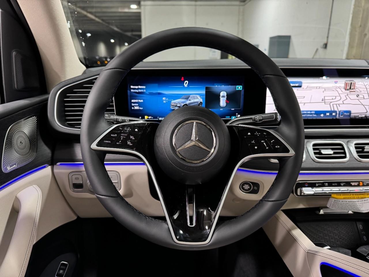 Mercedes-Benz GLE Vehicle Full-screen Gallery Image 13