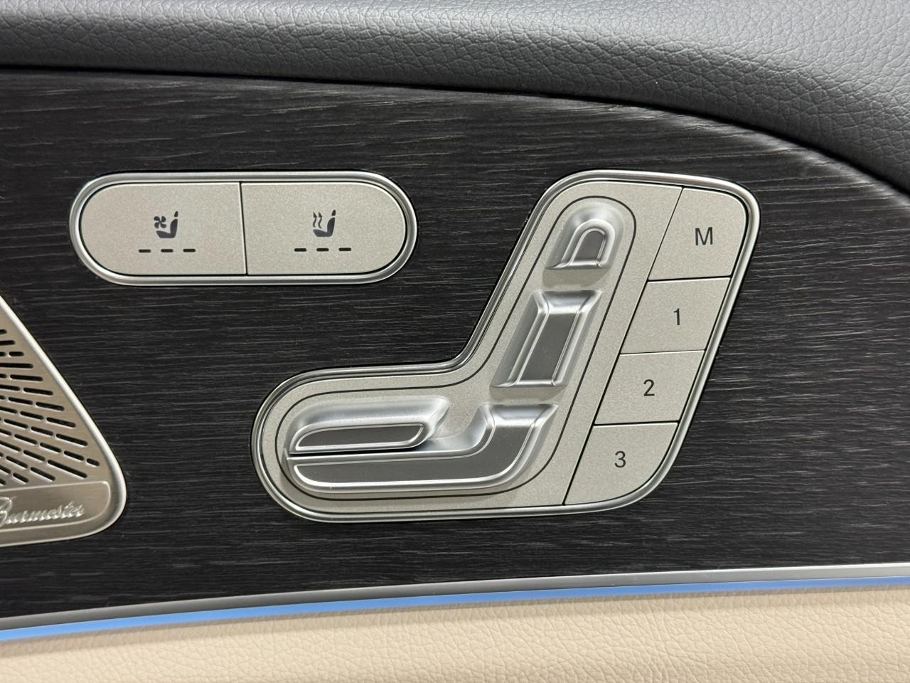 Mercedes-Benz GLE Vehicle Full-screen Gallery Image 21