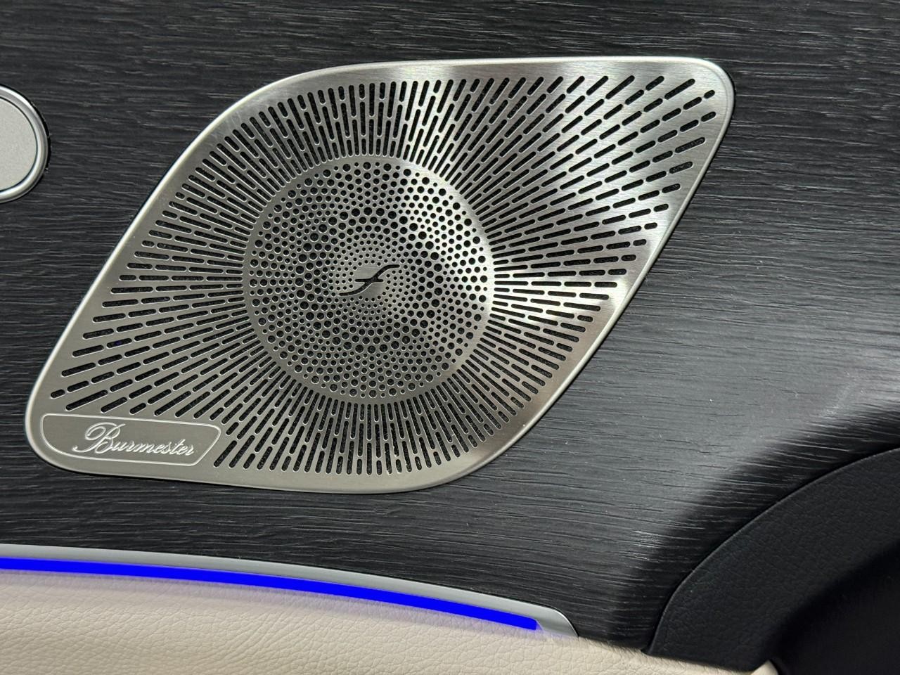 Mercedes-Benz GLE Vehicle Full-screen Gallery Image 24