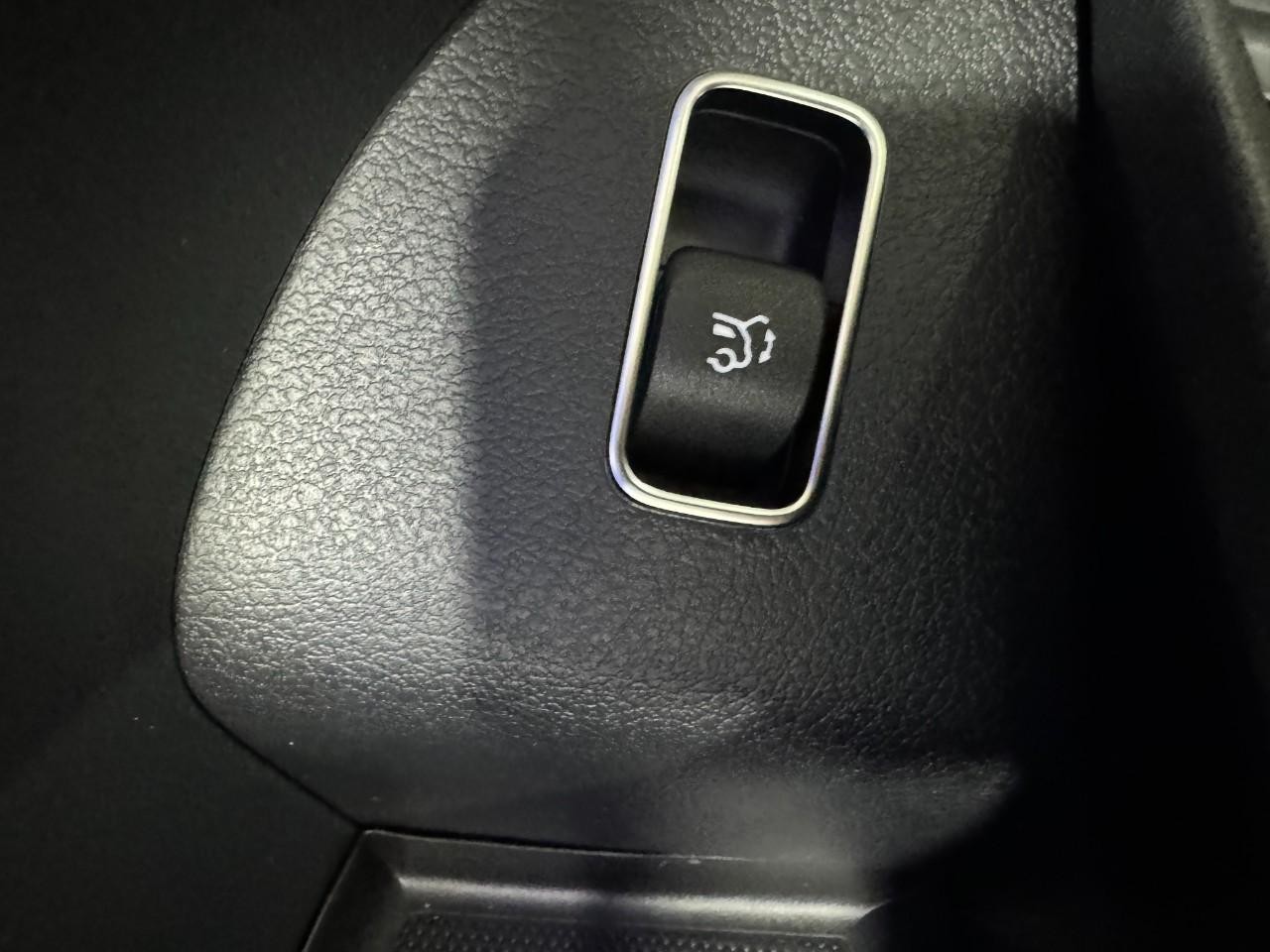 Mercedes-Benz GLE Vehicle Full-screen Gallery Image 28