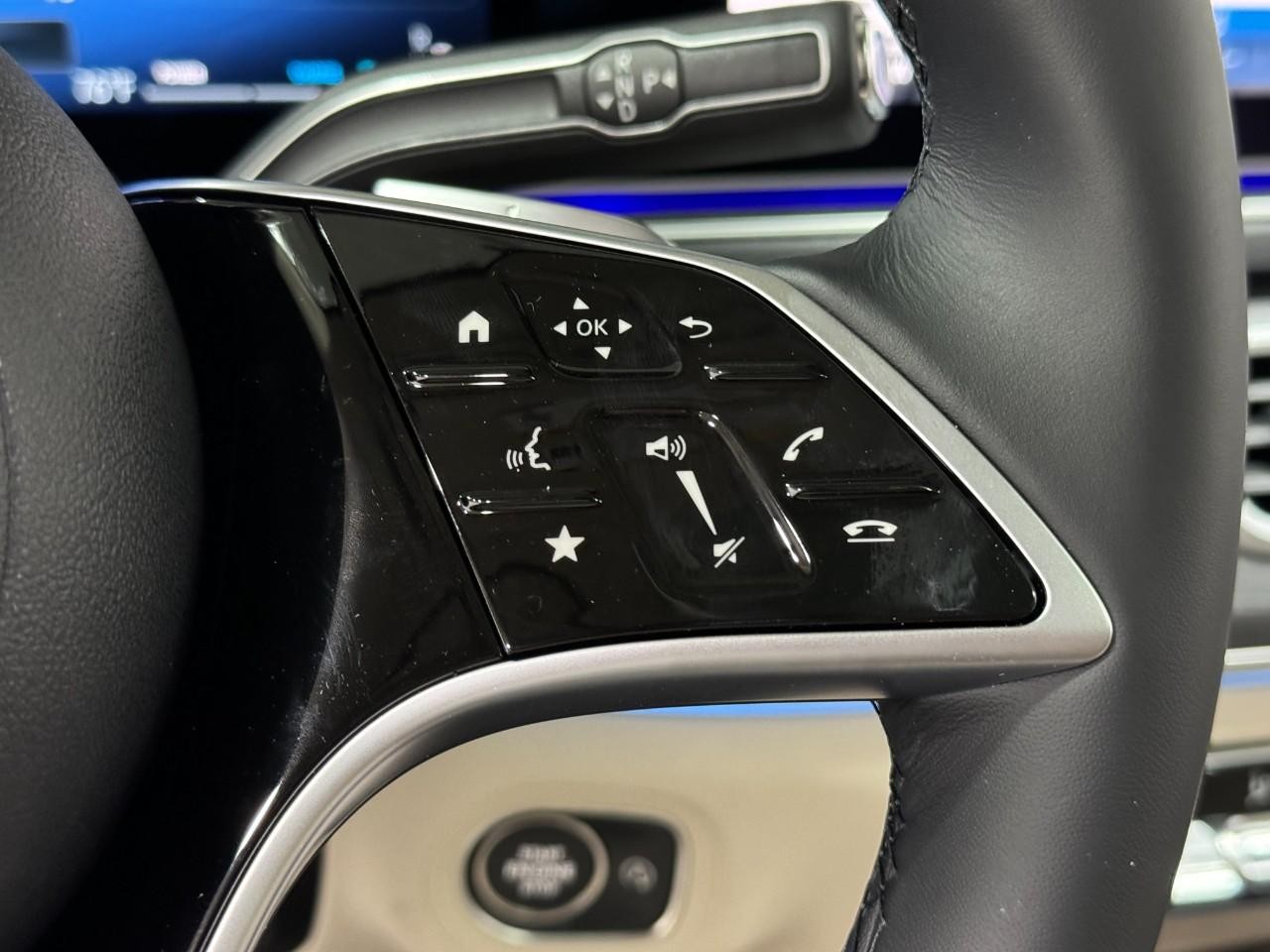 Mercedes-Benz GLE Vehicle Full-screen Gallery Image 34