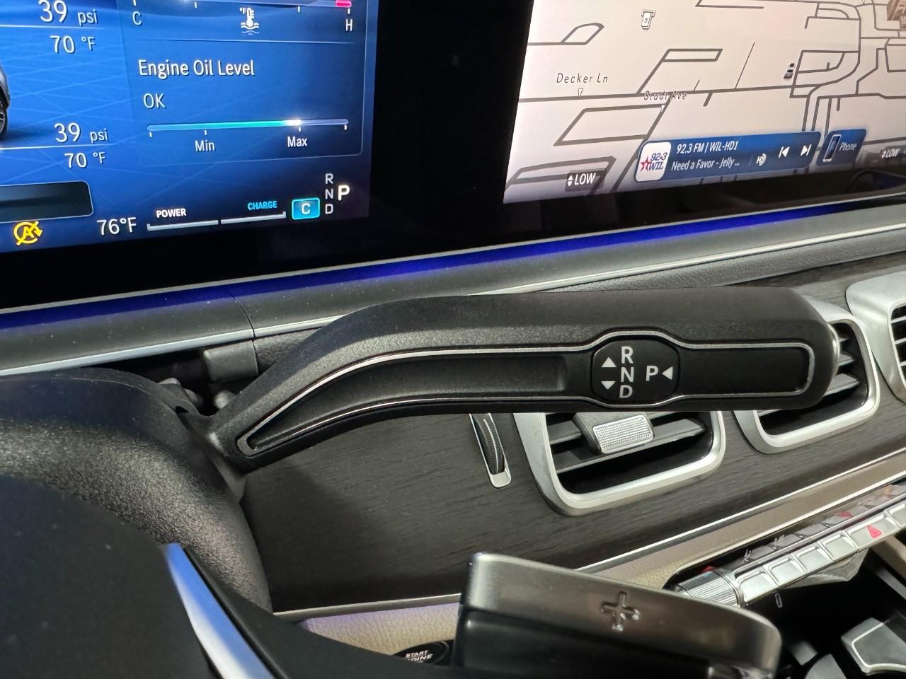 Mercedes-Benz GLE Vehicle Full-screen Gallery Image 36