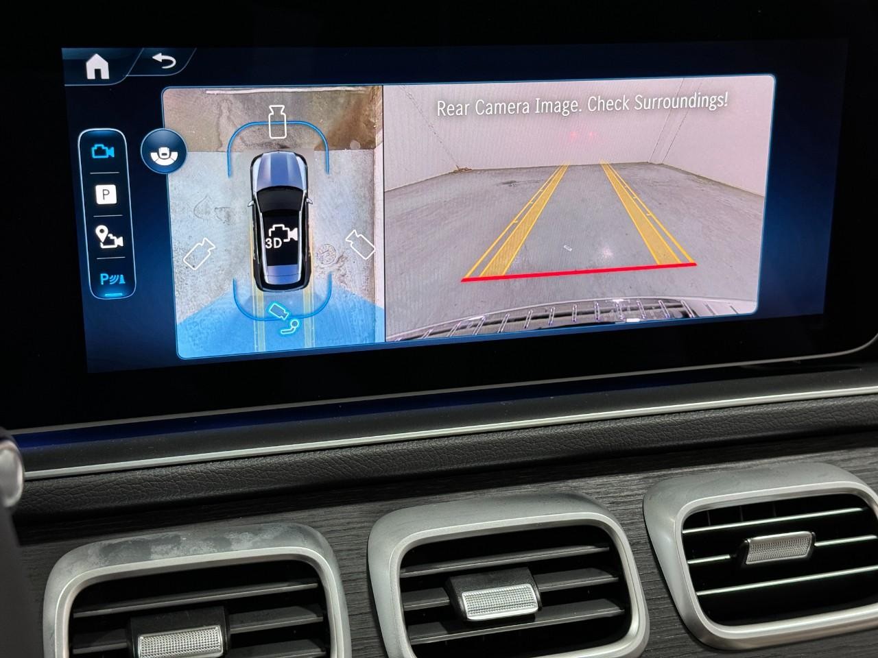 Mercedes-Benz GLE Vehicle Full-screen Gallery Image 37