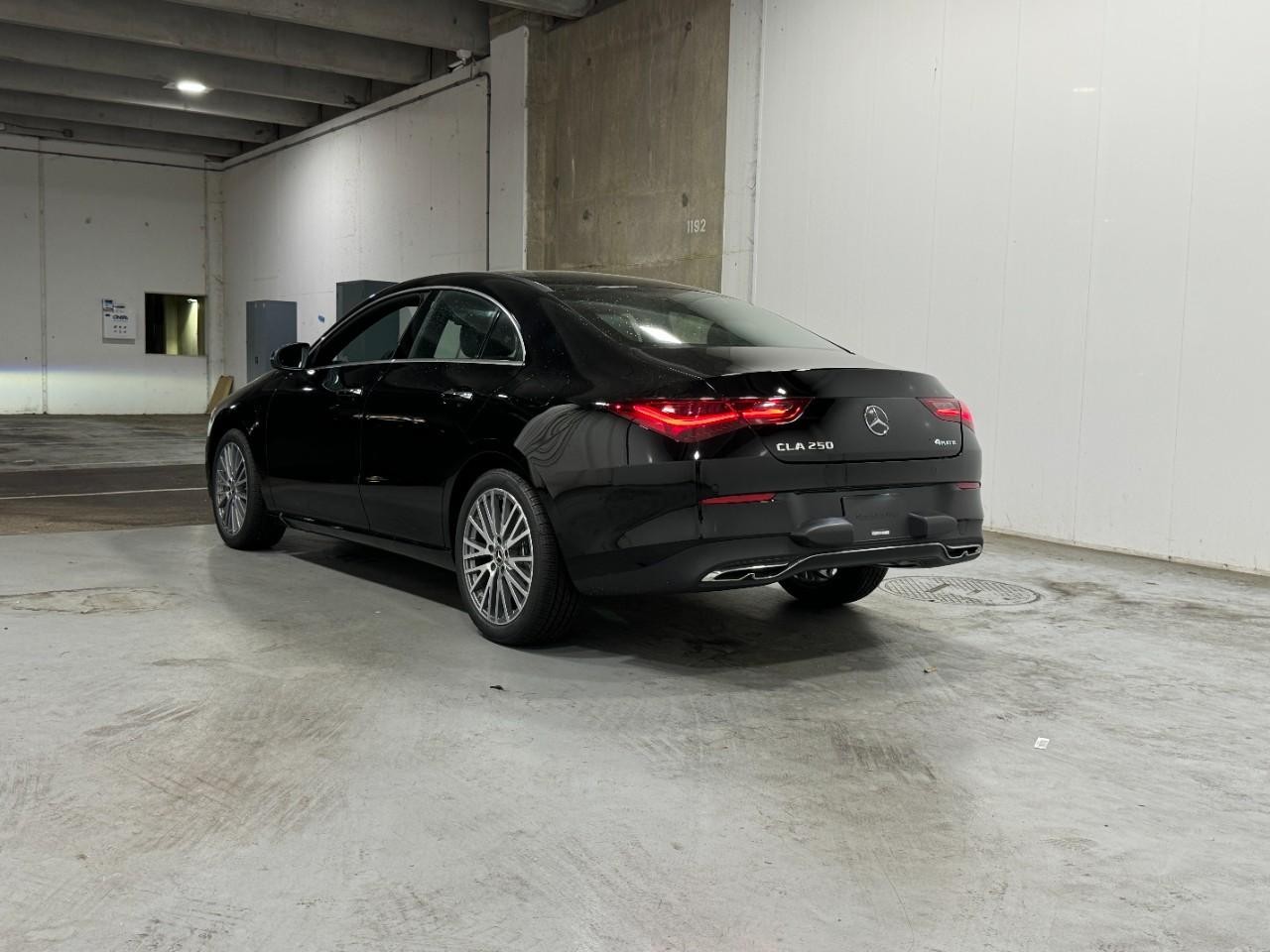 Mercedes-Benz CLA Vehicle Full-screen Gallery Image 3