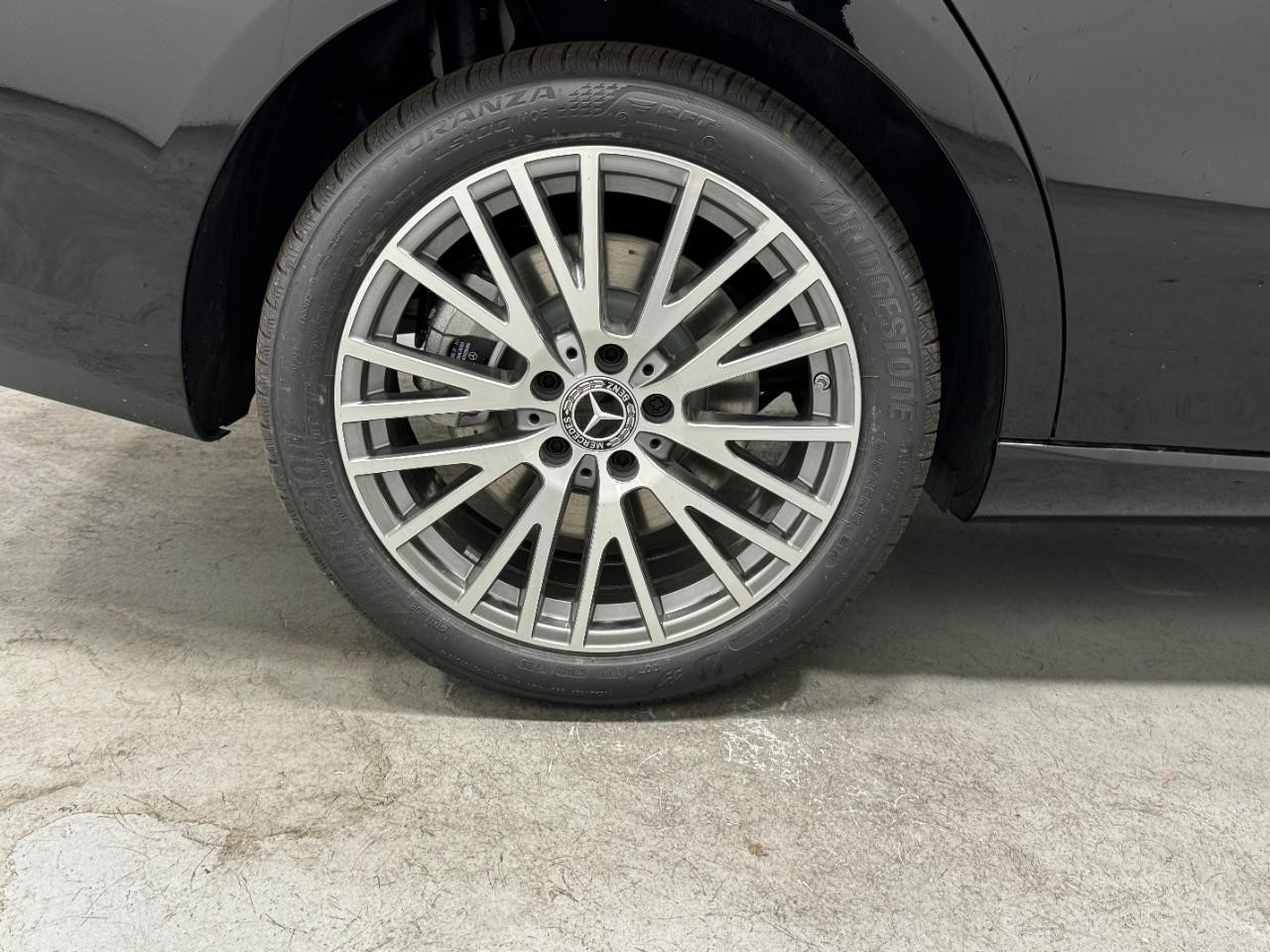 Mercedes-Benz CLA Vehicle Full-screen Gallery Image 5