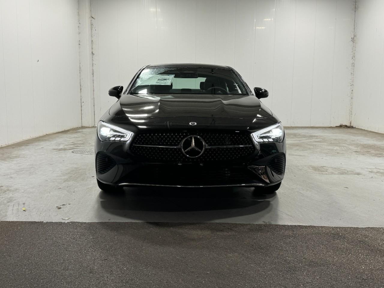 Mercedes-Benz CLA Vehicle Full-screen Gallery Image 7