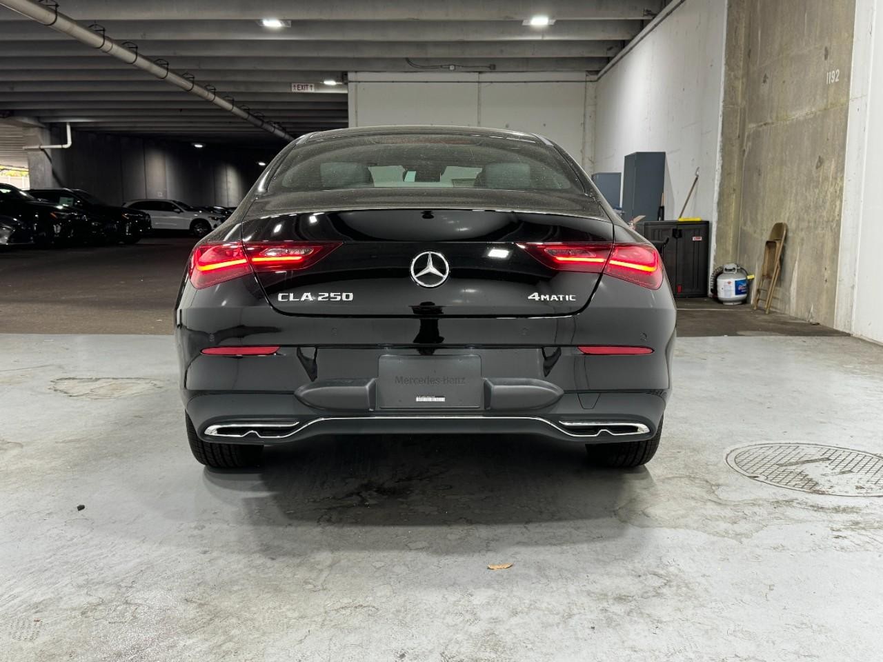 Mercedes-Benz CLA Vehicle Full-screen Gallery Image 9