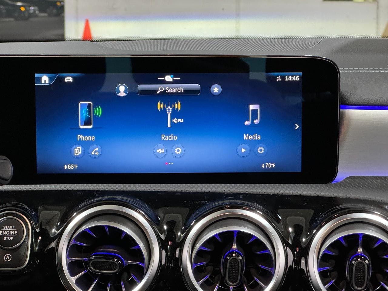 Mercedes-Benz CLA Vehicle Full-screen Gallery Image 14